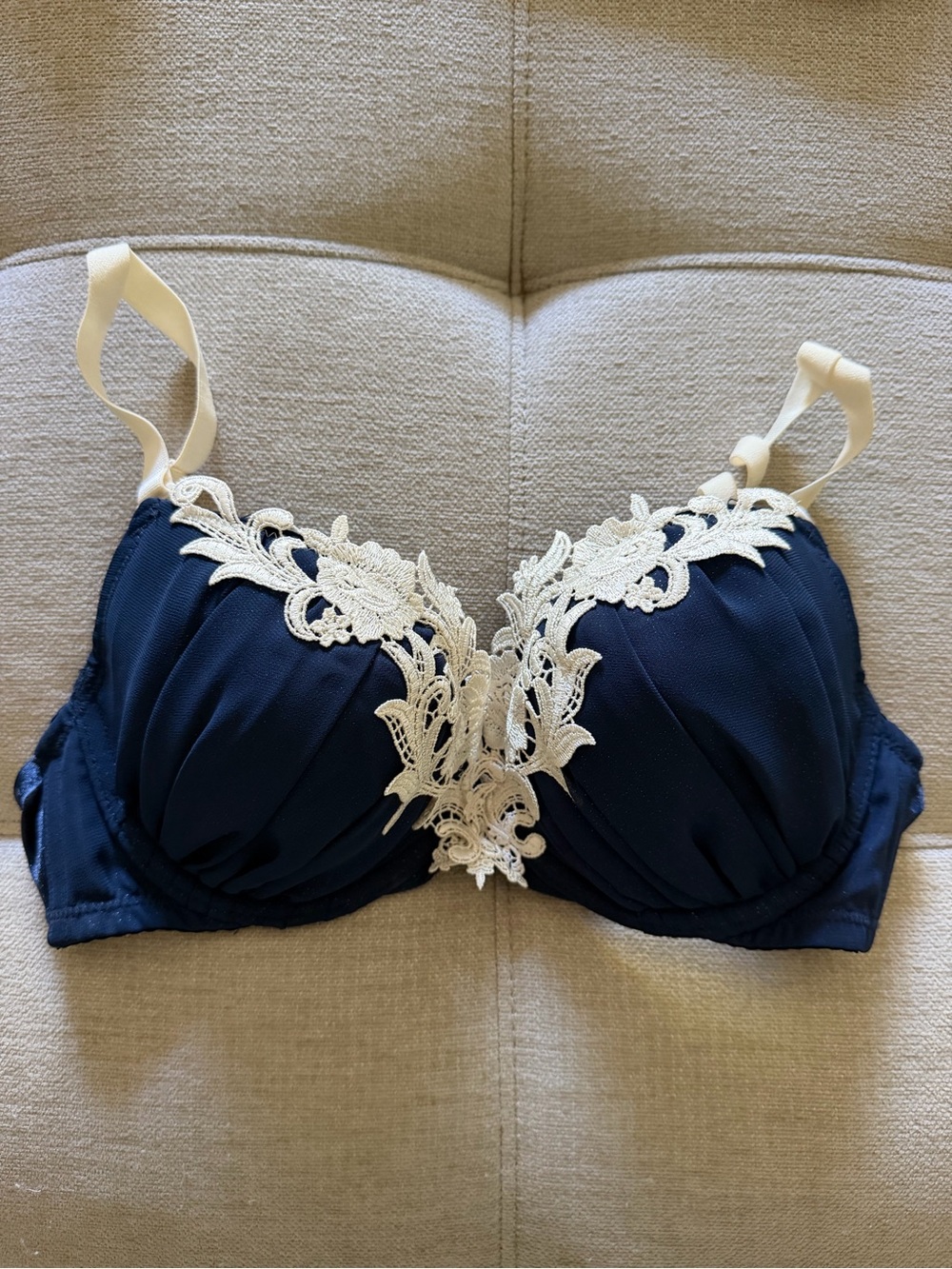 Aimerfeel: Blue/White Lace Asian Bra (READ DESCRIPTION)